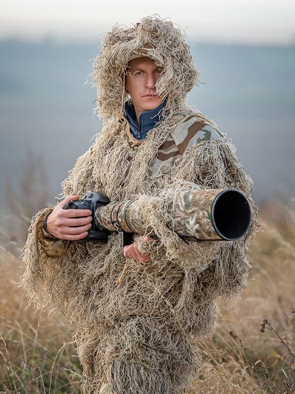 wildlife-photographer-in-the-ghillie-suit-working-LHJBDC9c.jpg